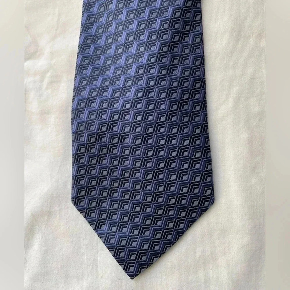 Geoffrey Beene Blue Small Geometric Pattern Silk Tie - Picture 1 of 6